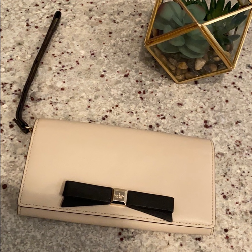 GUC Kate Spade Hancock Park Linny Wristlet